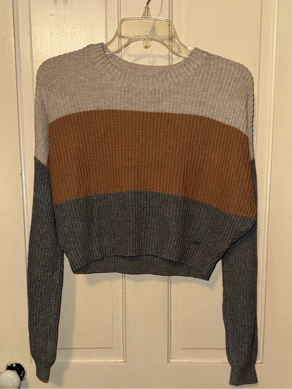 Hollister Women's Colorblock cropped Crewneck Sweater - Gray, Brown, Cream Xsmal